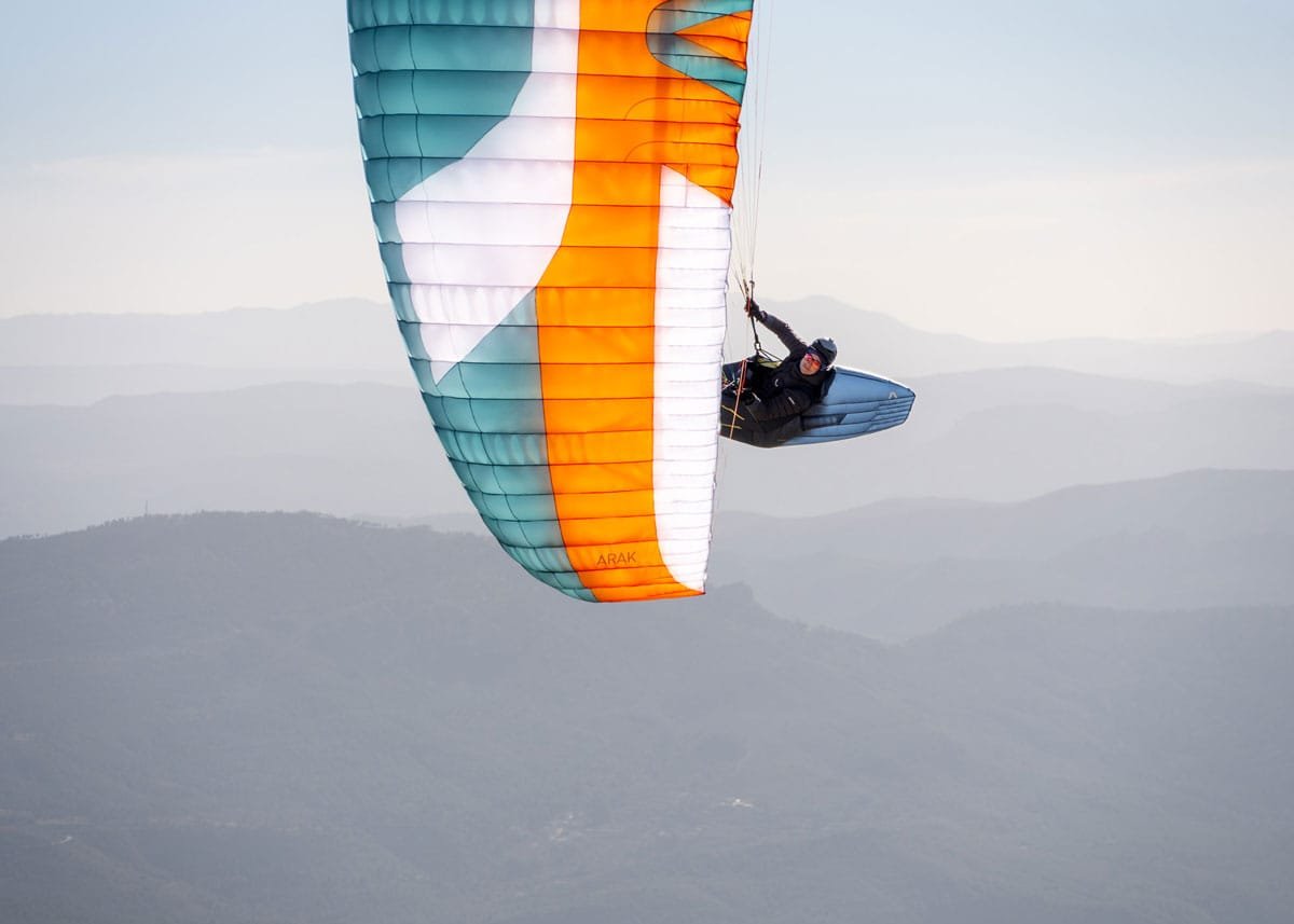 Concerto de parapentes, seletes e reservas Concerto de parapentes, seletes e reservas